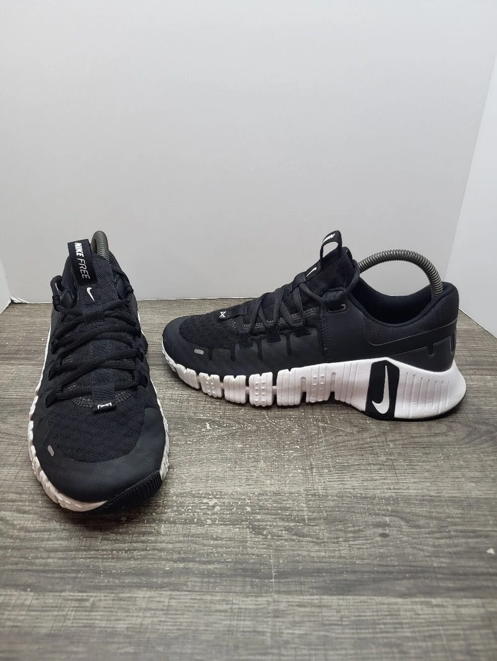Nike Free Metcon 5 Womens Size 8 Black White Athletic Running Shoes Sneakers